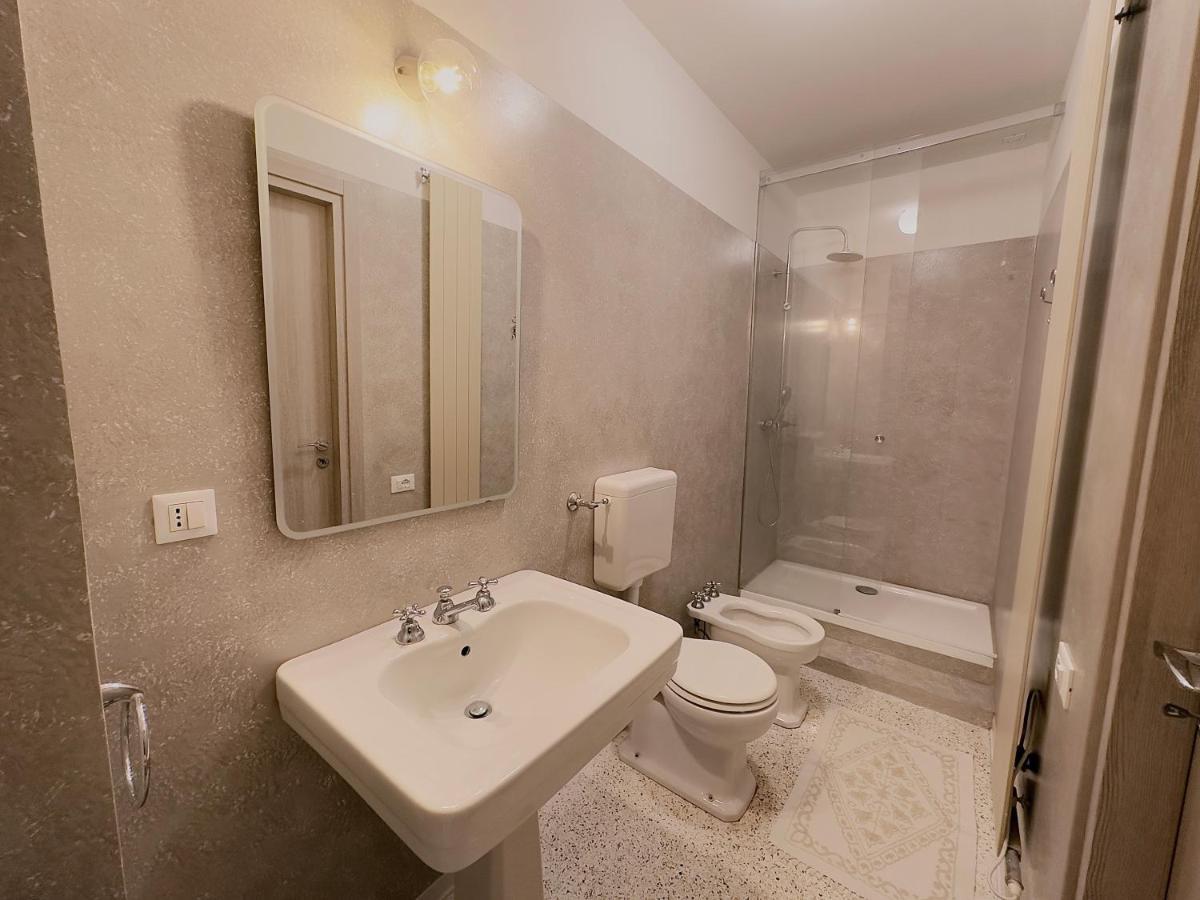 Minimal Apartment Navigli Милан Экстерьер фото