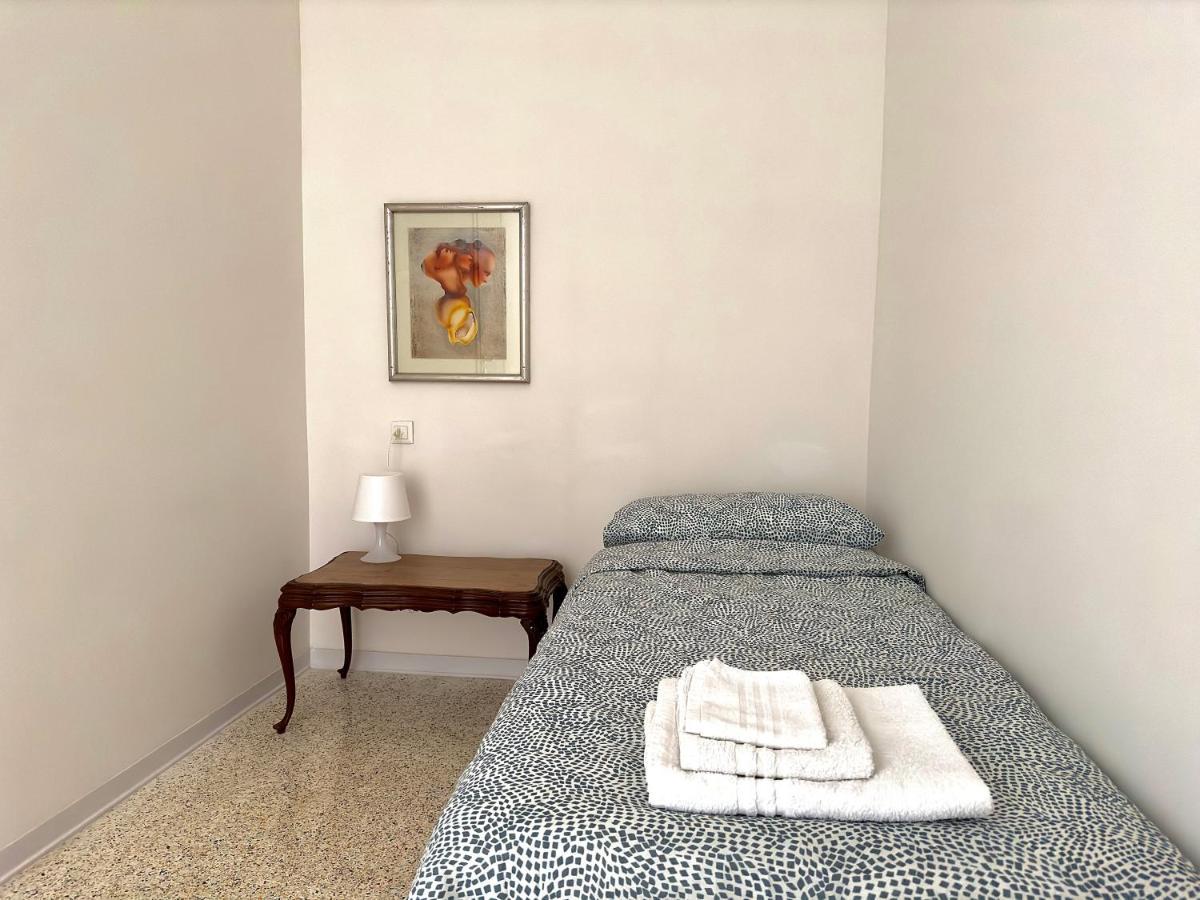 Minimal Apartment Navigli Милан Экстерьер фото