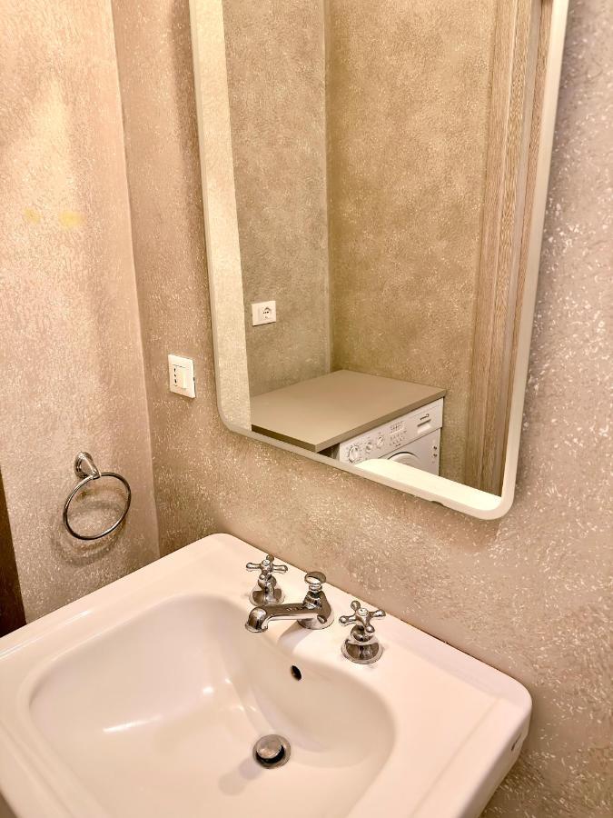 Minimal Apartment Navigli Милан Экстерьер фото